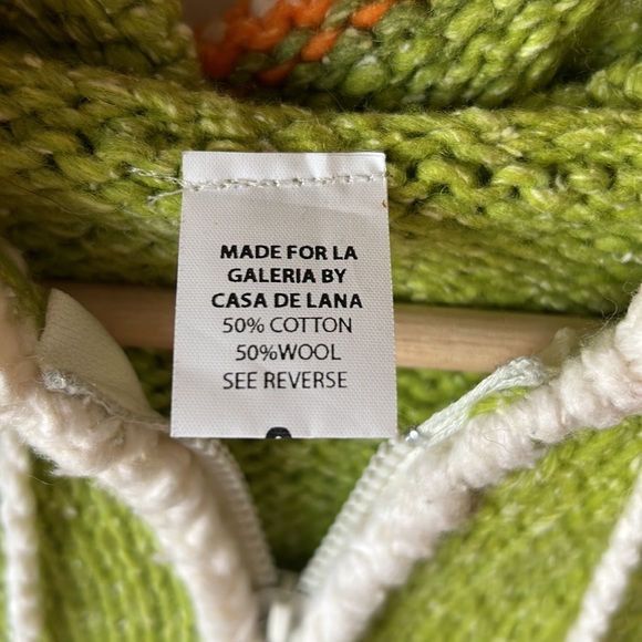 Children’s hand kint sweater with elf hood - Picture 6 of 10